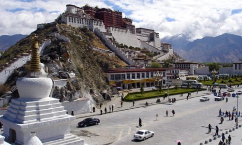 Loafing around Lhasa