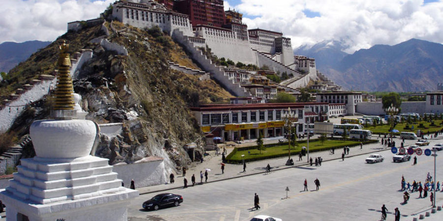  Loafing around Lhasa 